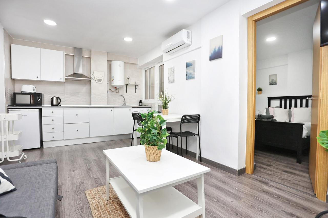 Holidays2Malaga Goya - Zona Huelin & 500 Mts De La Playa Apartment ภายนอก รูปภาพ